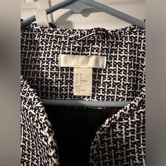 H&M Black & White Long A-Line Patterned Jacket Coat Top - Women Sz 6 Medium New - Picture 2 of 4